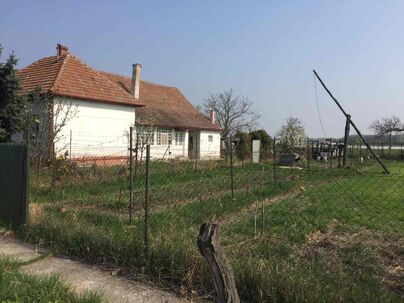 Veľký pozemok s domom - Sedín