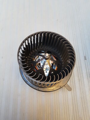 Vnútorný ventilátor originál do palubnej dosky vw golf 6