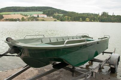 Rybársky čln, veslica, pramica, loď Karolina 330