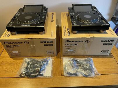 Pioneer CDJ-3000, Pioneer DJM-A9, Pioneer DJM-V10 DJ Mixer