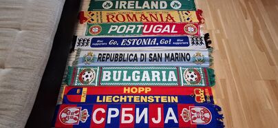 Futbalové šály reprezentácií.