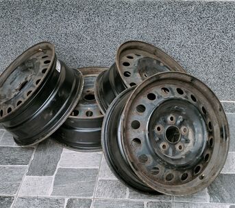 Plechové disky 5x114,3 R16 na Toyota Auris ...