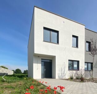 Domy v radovej zástavbe v obci Rovinka – 285 000 €