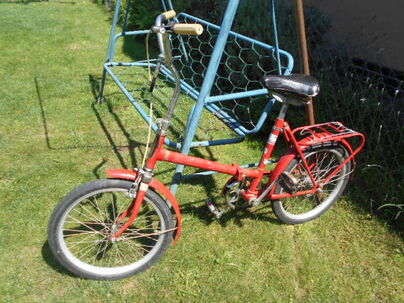 Mestský skladací bicykel na fotkách