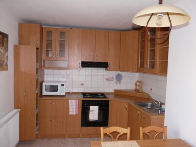 Slnečný 2-izbový byt na prenájom, Kvačalova, Bratislava II –