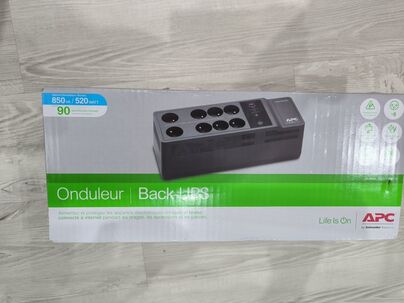 Predám nový zál .zdroj  APC 850 VA / 520 Watt.