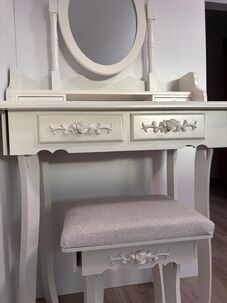 Kozmetický stolik