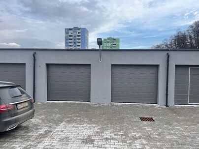 Prenájom - moderná nová garáž - 2 x