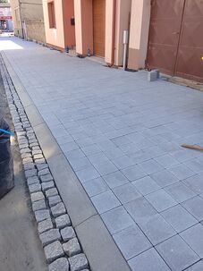 Pokládka zámkovej dlažby