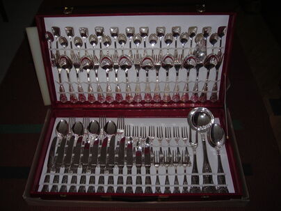 Predam sadu priborov pre 12 osob