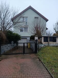 lacno predám 4 izbový rodinný dom