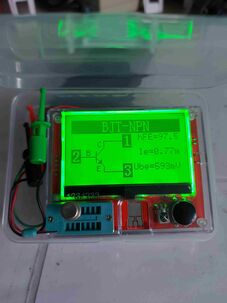 tester součástek s grafikou