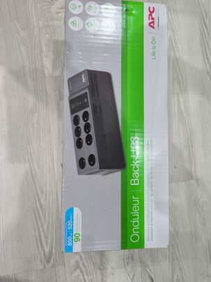 Predám nový , nerozbalený záložný zdroj APC BE850.