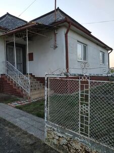 Na predaj obcí sirník dom sa nachadza na ulici Hla