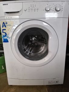 Automatická práčka zboku