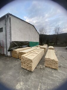 Stavebné rezivo laty dosky fošne hranoly