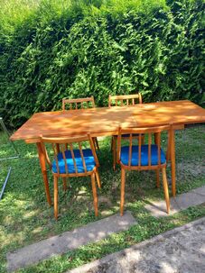 Retro stôl so stoličkami