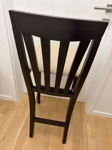 1 ks Barová stolička +4 ks elegantne stoličky