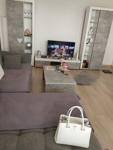 Predám obývaciu stenu, stolík, gaučovku, chladničk