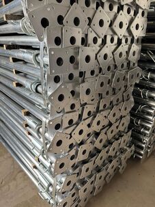 Pozinkované lešenárske, šalovacie a murárske doplnky