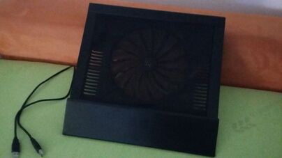 Predám čierny hliníkový chladič pod notebook
