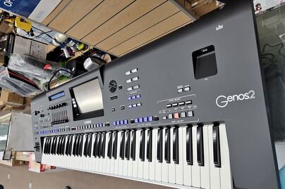 Yamaha Genos2 76-key, Yamaha PSR-SX920 , Yamaha MONTAGE M8X