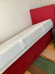 Postel s matracou