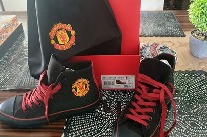 Predám úplne nové tenisky Manchester United originál