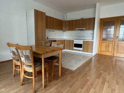 KRAMÁRE – STROMOVÁ | PRIESTRANNÝ 2-IZBOVÝ BYT | 78 m² | 9 m²