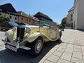 Veterán MG vyrobený 1952, na bielych ŠPZ